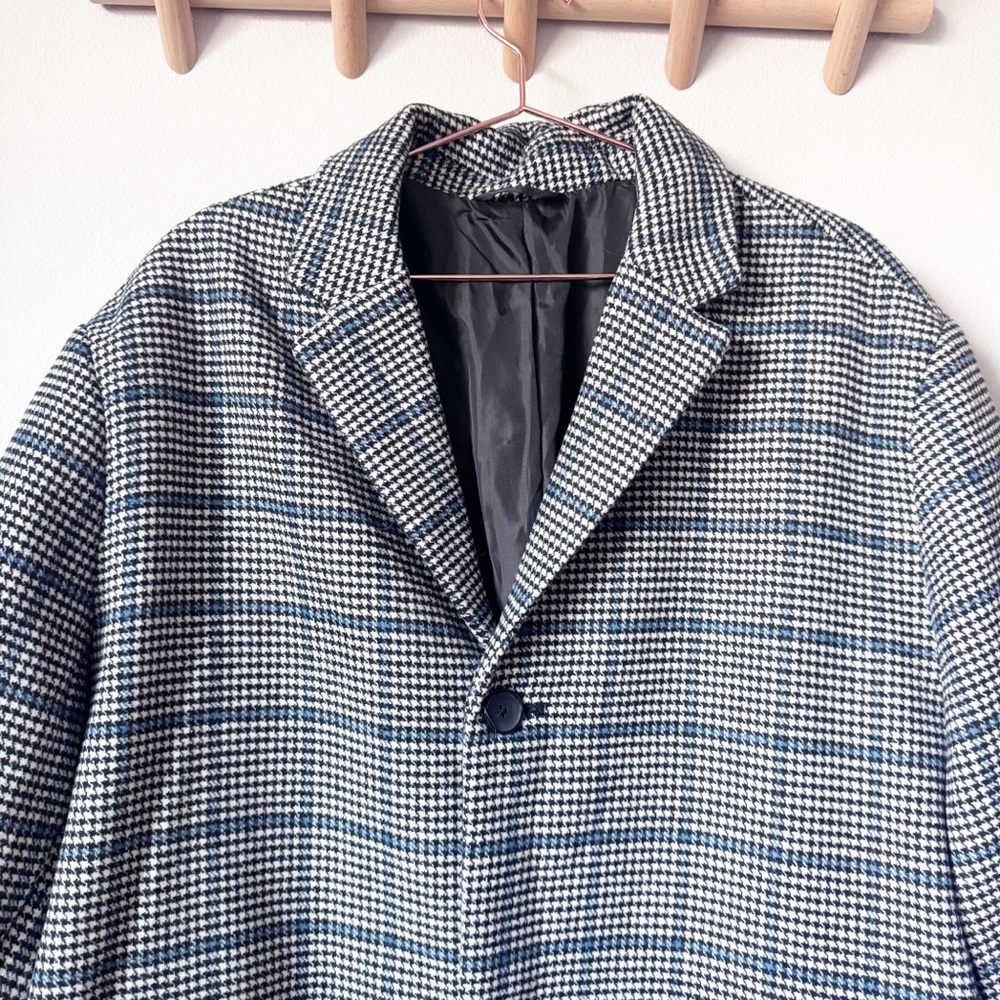 Old Navy Women's Black and White Checkered Trench Coat - Picture 2 of 9